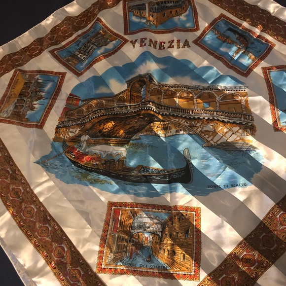 Moschino scarf ( large ) SOLD - Picture 3 of 11